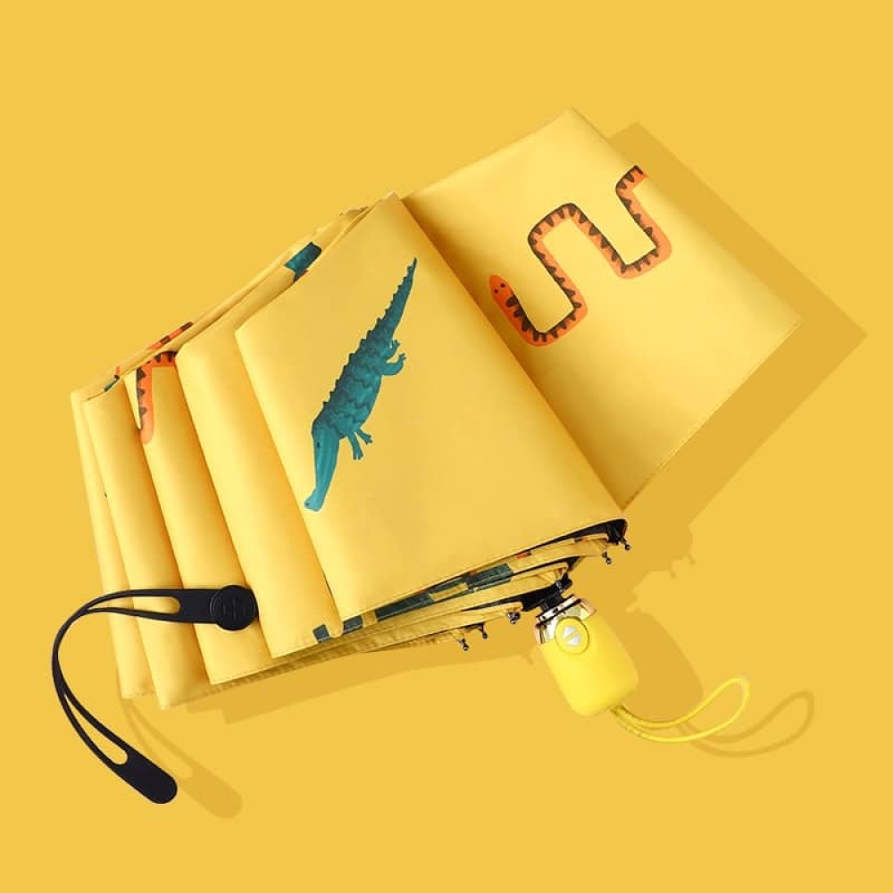 Gelber Kinderregenschirm mit Tierdruck auf gelbem Hintergrund