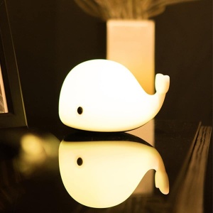 LED-Nachttischlampe in Form eines leuchtenden Wals mit Augen in Schwarz