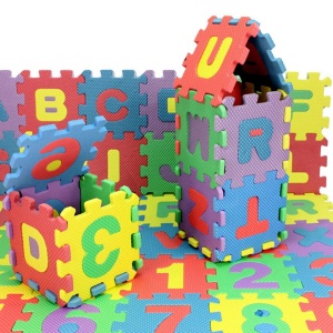 36-teiliges Mini-Alphabet-Puzzle für Kinder, bunt mit weißem Hintergrund