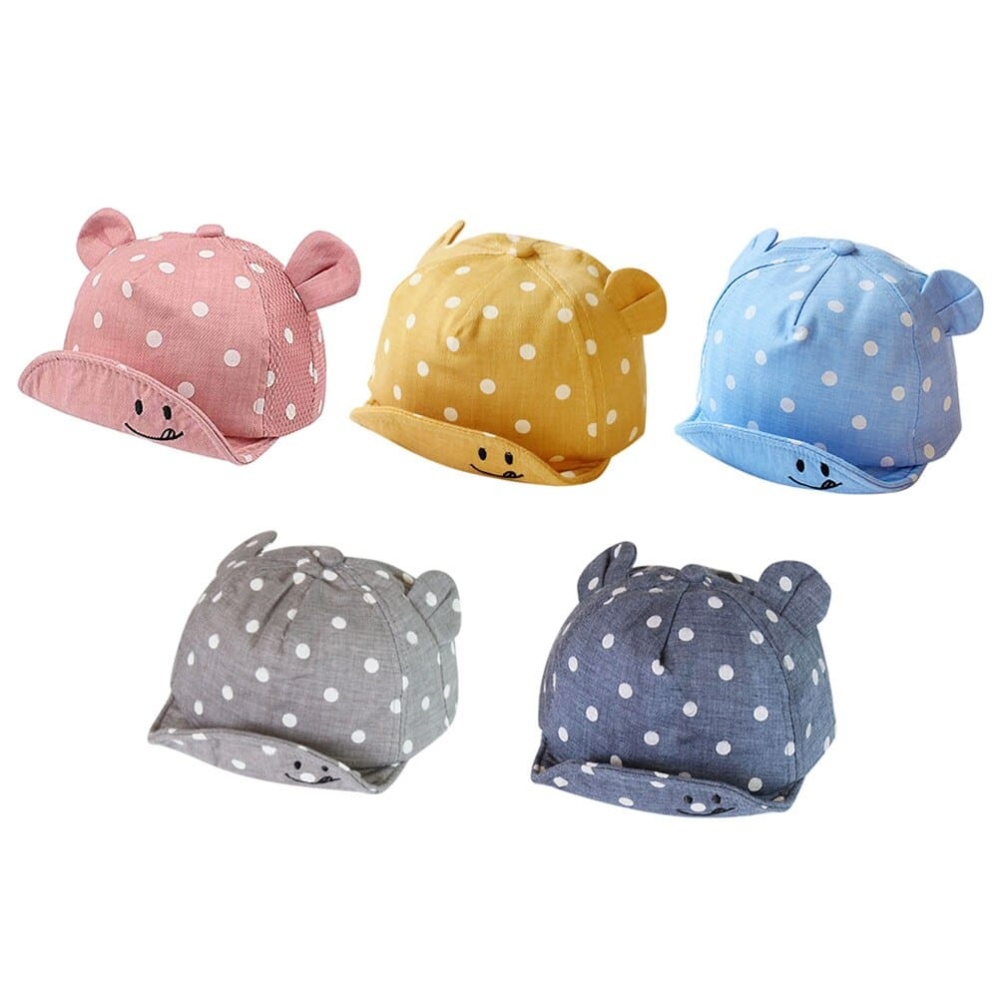 Mütze gepunktete Mütze mit Ohr Gepunktete Mütze mit Ohr und Punkten in Weiß