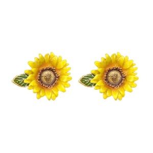 Ohrring in Form einer gelben und grünen Sonnenblume mit weißem Hintergrund