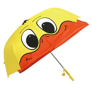 Regenschirm in Form einer Ente mit gelber und oranger Pfeife auf weißem Hintergrund