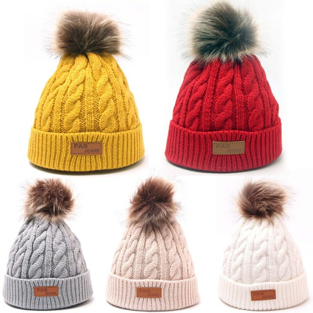 Strickmütze mit Pelzbommel