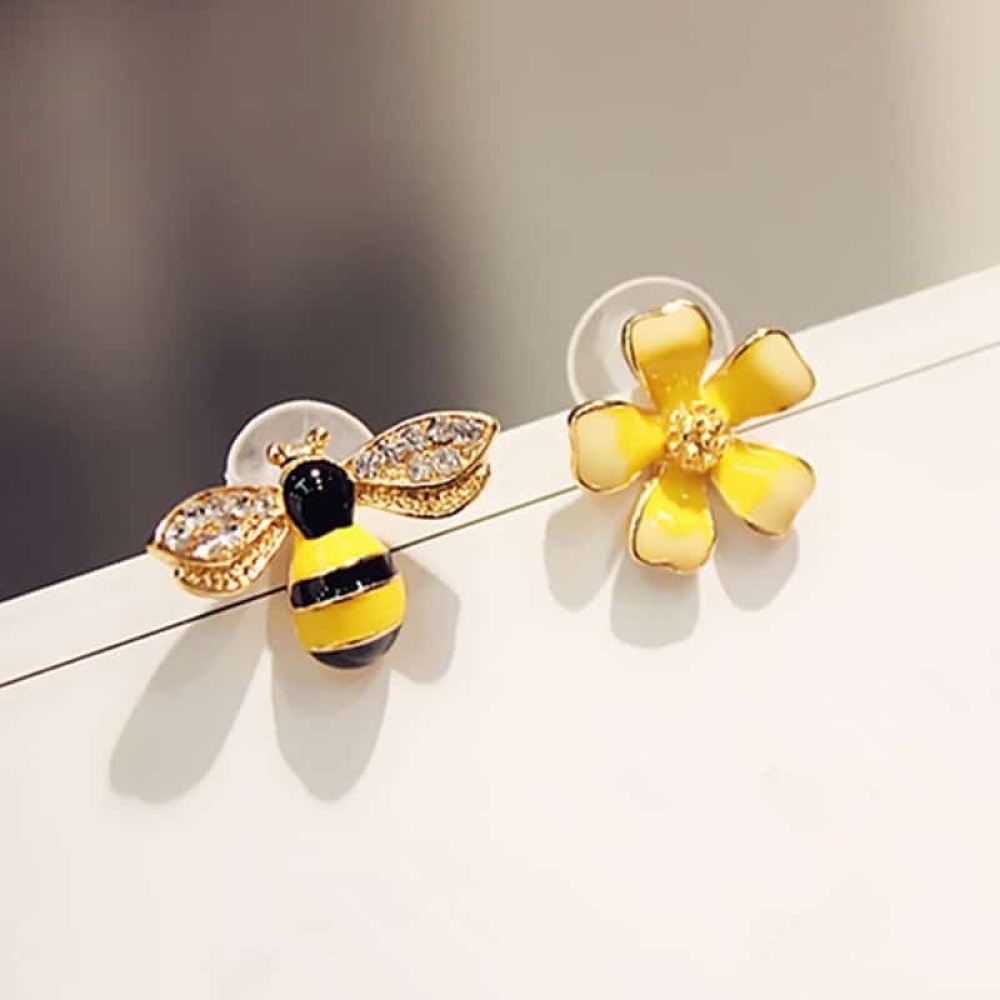 Ohrring in Form einer Biene und einer Blume für Mädchen in Gelb und Schwarz mit vergoldeten Ösen