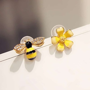 Ohrring in Form einer Biene und einer Blume für Mädchen in Gelb und Schwarz mit vergoldeten Ösen