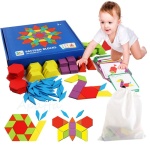 Lernpuzzle aus Holz für Kinder mit spielendem Baby und blauer Box