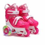Verstellbare Rollerblades für Kinder in rosa und weiß mit farbigen Hinterrädern