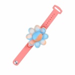 anti-Stress Spin "Pop it" auf einem bunten Armband in Rosa und Blau