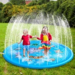 Wasserstrahlteppich für Kinder im Stil eines Swimmingpools mit Jungen und Mädchen im Inneren