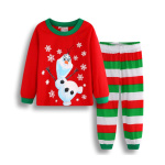 Olaf und der Weihnachtsmann Weihnachtspyjama für Kinder mit einem weißen Hintergrund