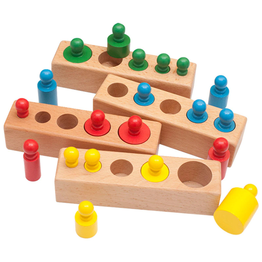 Montessori Holzspielzeug 5 Löcher mit 4 Reihen für Kinder verschiedene Farben mit weißem Hintergrund