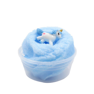 Slime mit sandgestrahlter Textur in Pastellfarben für Kinder in Blau mit weißem Hintergrund