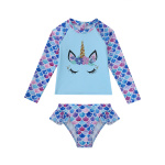 zweiteiliger Badeanzug für Mädchen mit einem langärmeligen Oberteil mit einem Einhornkopf und einem Höschen mit Rüschen an den Seiten, der Badeanzug ist blau