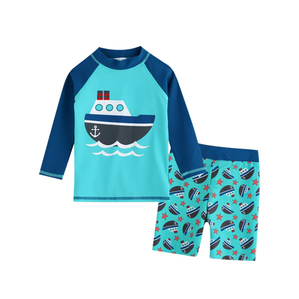 kindertrikot, blau, mit einem Schiffsdesign darauf, bestehend aus einem T-Shirt mit langen Ärmeln und einer kurzen Hose