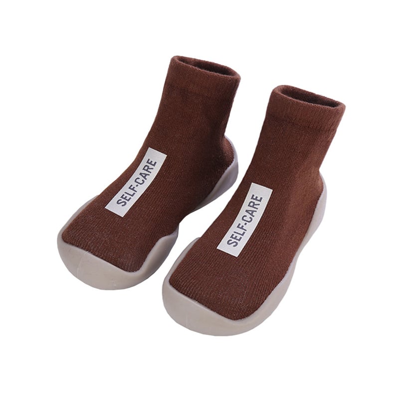  Foto zu Braune Hausschuhe und Socken für Kinder - Das Kind World 