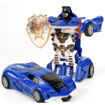 Blaues Transformers-Auto mit dem Roboter dahinter