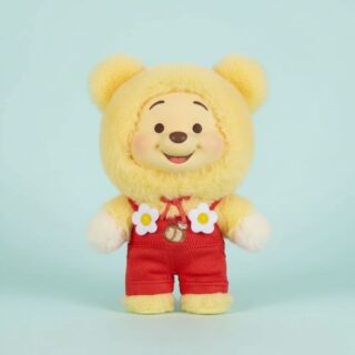 Kuscheltier Winnie Puuh Stil Labubu Kawaii auf grauem Hintergrund
