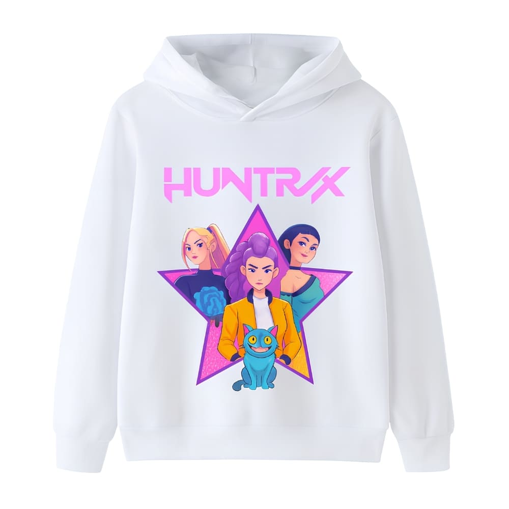 Kinder-Sweatshirt K-pop Demon Hunters Huntrix weiß mit Kapuze. Das Motiv stellt die drei Sängerinnen vor einem Stern dar und das Wort "HUNTRIX" in rosa Großbuchstaben darüber. Auf weißem Hintergrund.