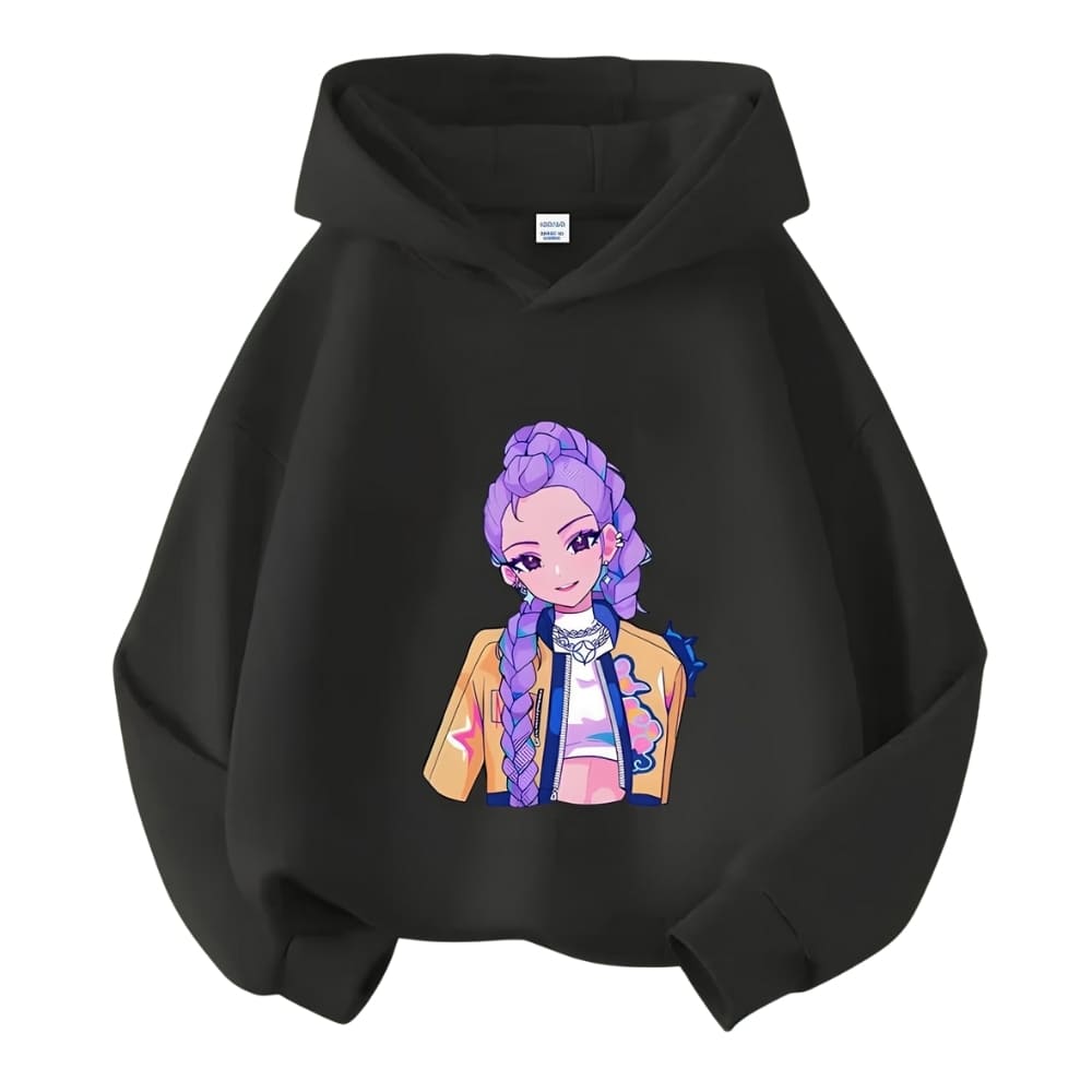 Kinder-Sweatshirt mit Kapuze K-pop Demon Hunters Motiv Rumi in schwarzer Farbe mit dem Motiv auf der Vorderseite. Auf weißem Hintergrund.