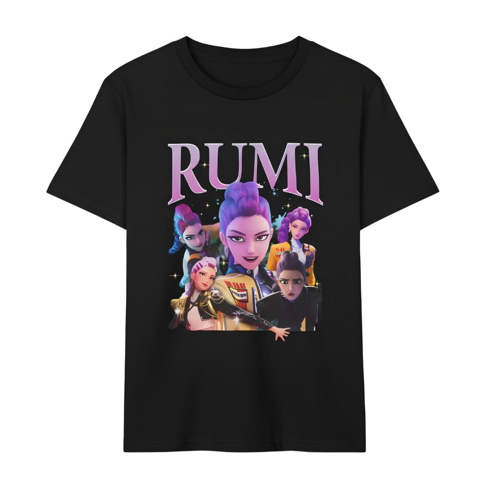 Kinder-T-Shirt K-pop Demon Hunters schwarz Charakter Rumi mit mehreren Profilen und ihrem Vornamen in Großbuchstaben darüber geschrieben. Auf weißem Hintergrund.