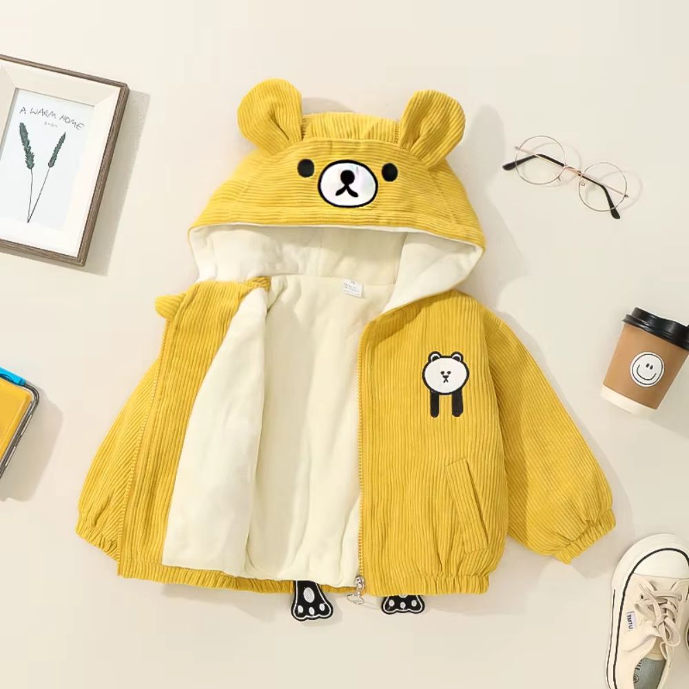 Veste en velours à capuche avec oreilles pour enfant jaune, sur fond beige