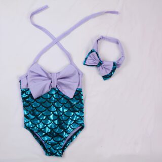 Ensemble de maillot de bain fille avec noeud sur fond rose
